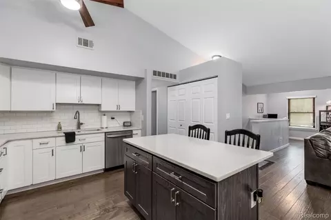 19567 Northridge Dr, Northville, MI 48167