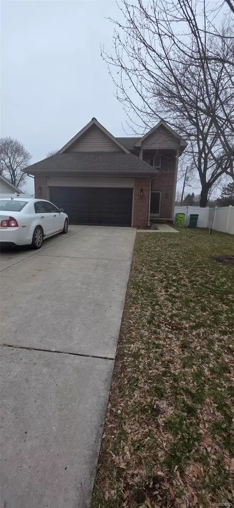 61 Narrin St, Ortonville, MI 48462