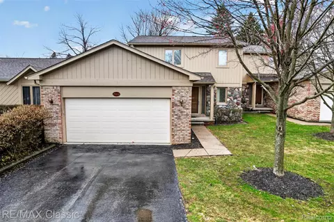 29441 Sylvan Ln, Farmington Hills, MI 48334
