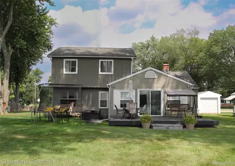 9393 Boncrest St, Commerce, MI 48382