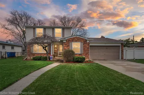 30502 Birch Tree Dr, Warren, MI 48093