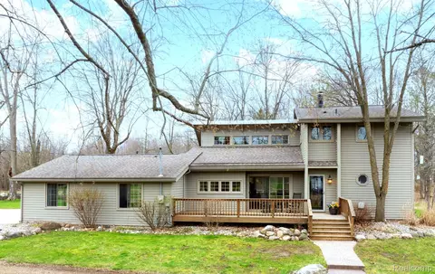 9247 Schrepfer Rd, Howell, MI 48855