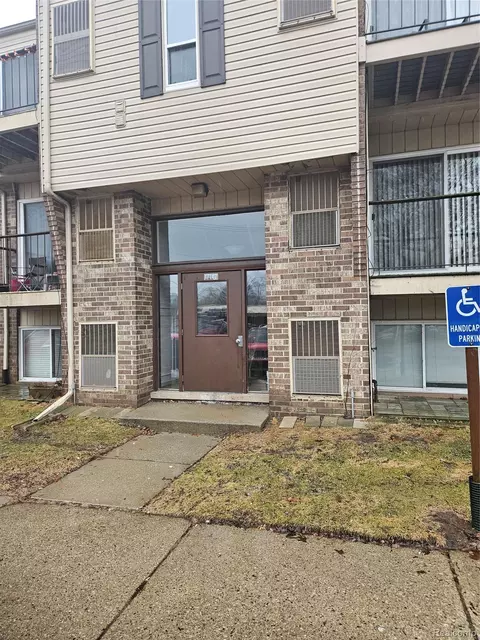 17140 Clinton River Rd #17B, Clinton Township, MI 48038