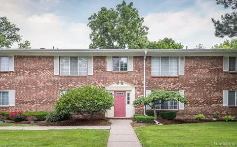 575 E Lincoln St, Birmingham, MI 48009