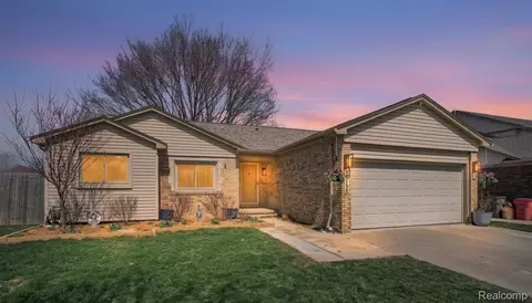 20755 Cannon Dr, Clinton Township, MI 48038