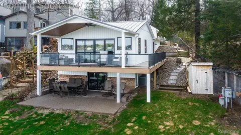 16436 Hilltop Dr, Argentine, MI 48451