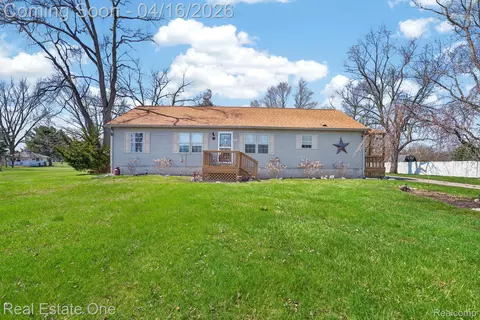 343 Bates Ln, Monroe, MI 48162