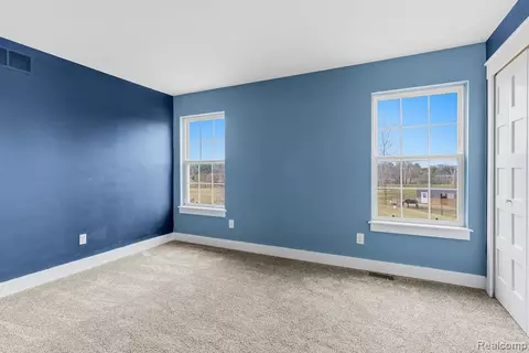 Bedroom - 7200 E Potter Rd, Davison, MI 48423 photo 6 of 7
