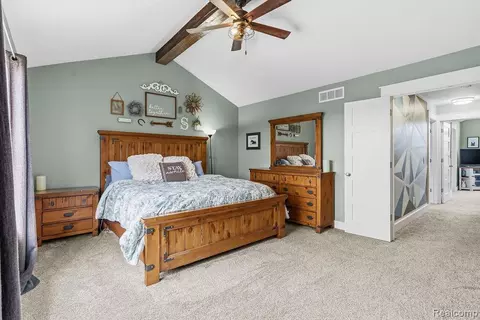 Bedroom - 7200 E Potter Rd, Davison, MI 48423 photo 4 of 7