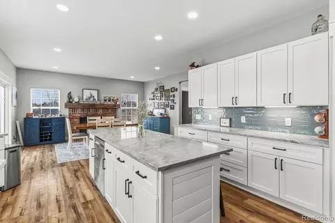 Kitchen - 7200 E Potter Rd, Davison, MI 48423 photo 5 of 6