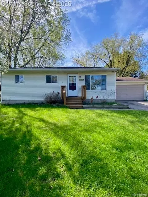 336 Park Ln, Linden, MI 48451