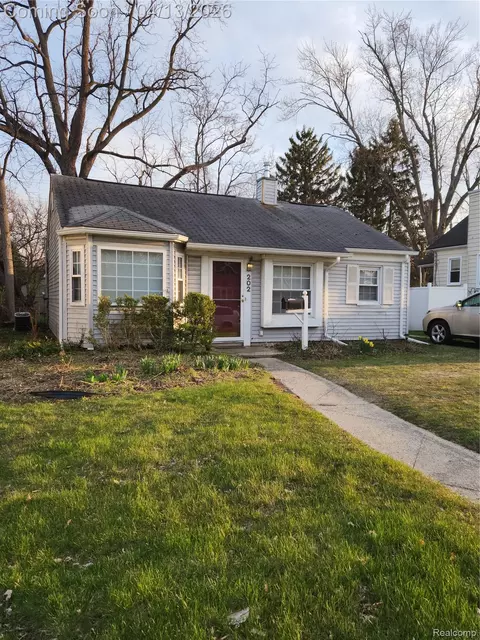 202 E 13 Mile Rd, Royal Oak, MI 48073