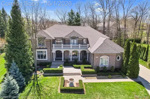 3177 Saint James Ct, Oakland, MI 48306