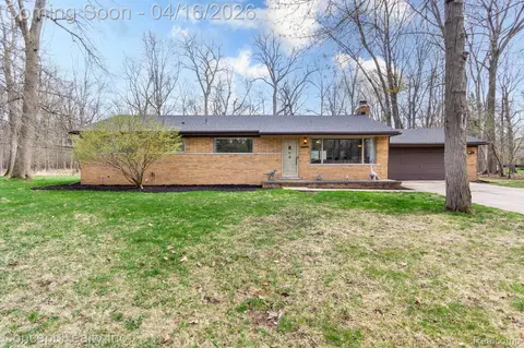 21247 Shurley Dr, Grosse Ile, MI 48138