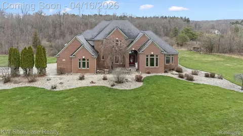 8315 E Allen Rd, Tyrone, MI 48430