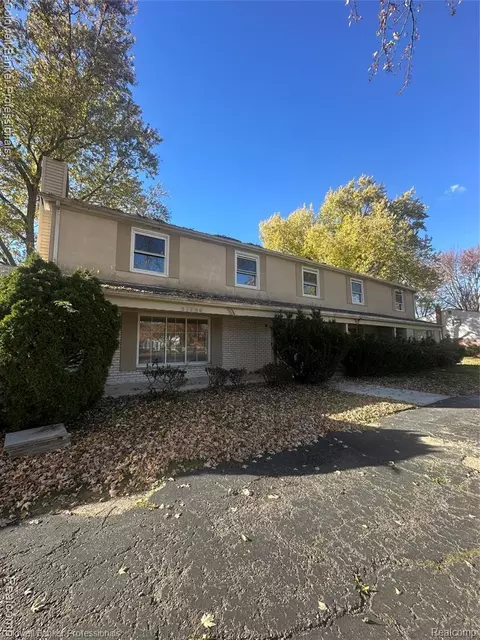 29585 Woodhaven Ln, Southfield, MI 48076