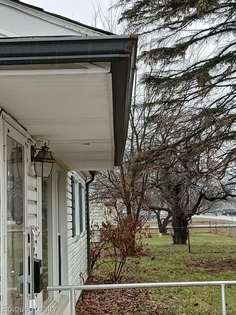 1396 Potter Blvd, Burton, MI 48509