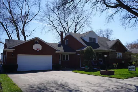 8184 Busch, Center Line, MI 48015