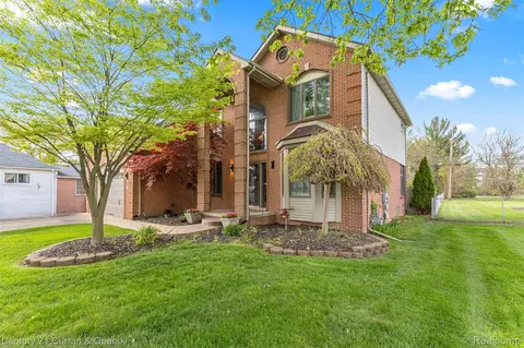19000 Superior St, Southgate, MI 48195