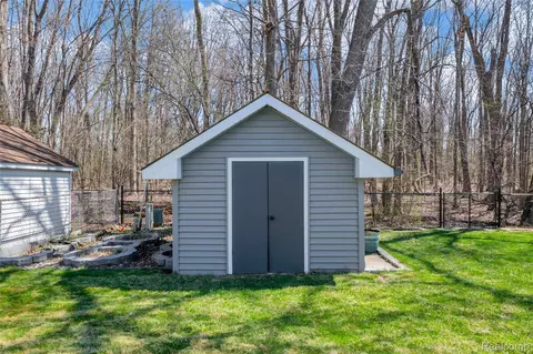 Exterior - 9447 Continental Dr, Taylor, MI 48180 photo 7 of 8