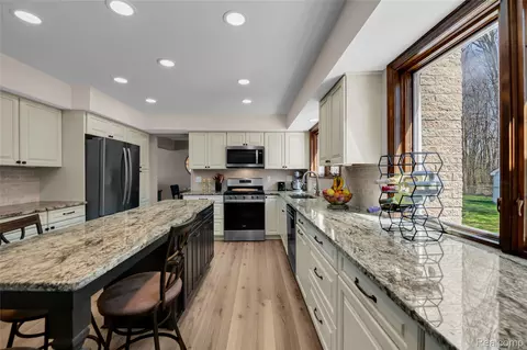 Kitchen - 9447 Continental Dr, Taylor, MI 48180 photo 6 of 8