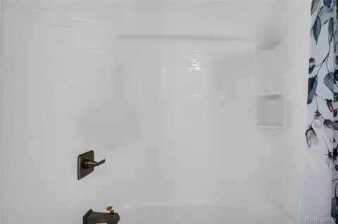 Bath - 9447 Continental Dr, Taylor, MI 48180 photo 3 of 3