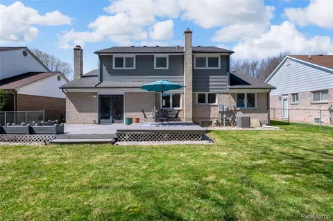 Exterior - 9447 Continental Dr, Taylor, MI 48180 photo 6 of 8