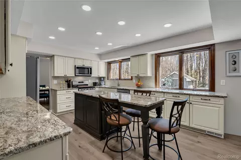 Kitchen - 9447 Continental Dr, Taylor, MI 48180 photo 4 of 8