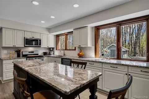 Kitchen - 9447 Continental Dr, Taylor, MI 48180 photo 7 of 8