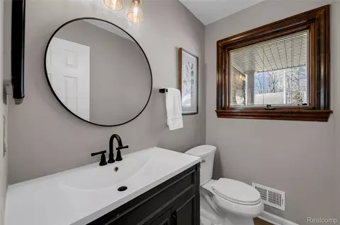 Bath - 9447 Continental Dr, Taylor, MI 48180 photo 1 of 3