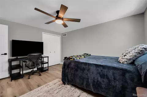 Bedroom - 9447 Continental Dr, Taylor, MI 48180 photo 2 of 4