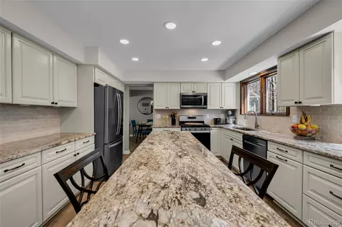 Kitchen - 9447 Continental Dr, Taylor, MI 48180 photo 5 of 8