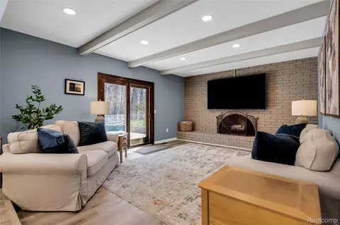 Living - 9447 Continental Dr, Taylor, MI 48180 photo 2 of 2