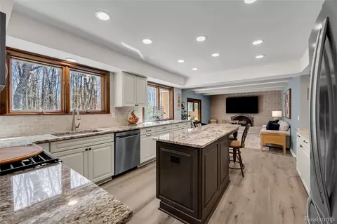 Kitchen - 9447 Continental Dr, Taylor, MI 48180 photo 2 of 8