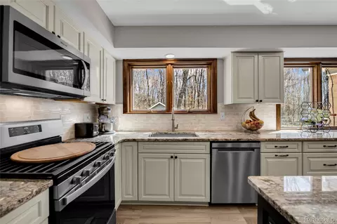 Kitchen - 9447 Continental Dr, Taylor, MI 48180 photo 1 of 8