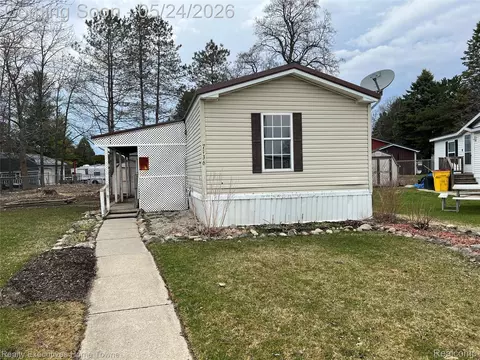 7136 Mapleview Cir W #65, Brown City, MI 48416