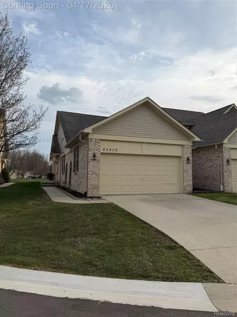 25499 Wyngate Ct, Huron, MI 48134