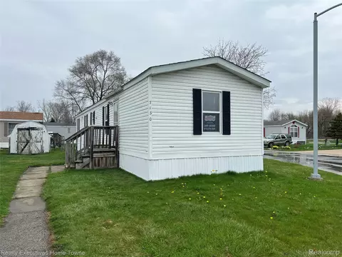 7130 Mapleview Cir #68, Brown City, MI 48416