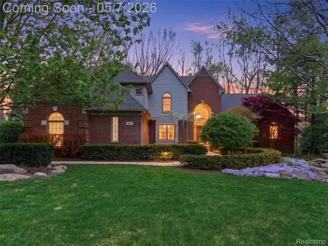 3874 Kaeleaf Rd, Orion, MI 48360