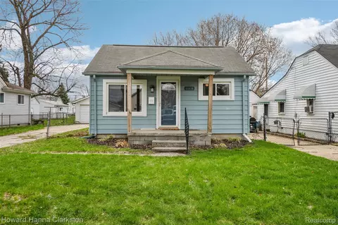 19136 Florian St, Roseville, MI 48066