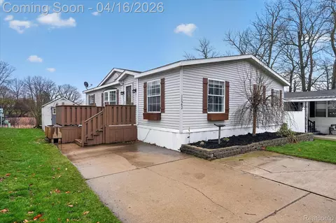 11542 Clearwater Dr, Deerfield, MI 48430