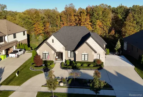60778 Forest Creek Dr, Washington, MI 48094