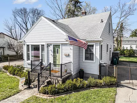 1404 11 Mile Rd, Berkley, MI 48072