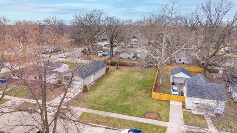 3988 Ziegler St, Dearborn Heights, MI 48125