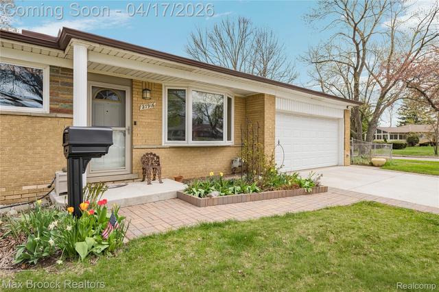 27916 Walker Ave, Warren, MI 48092