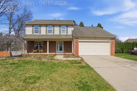 4201 Berryhill Ct, Waterford, MI 48329
