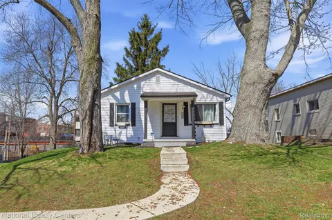 1284 Atkinson Ave, Bloomfield Hills, MI 48302