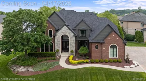 10993 Stoney Point Dr, Green Oak, MI 48178