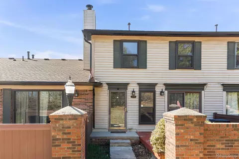 41009 Southwind Dr, Canton, MI 48188