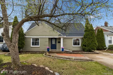 22436 Lakeland St, Saint Clair Shores, MI 48081